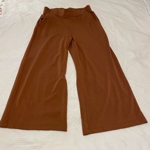 Cable and Gauge Cropped Wide Leg Pant Medium 26” Inseam Flat Front Pockets